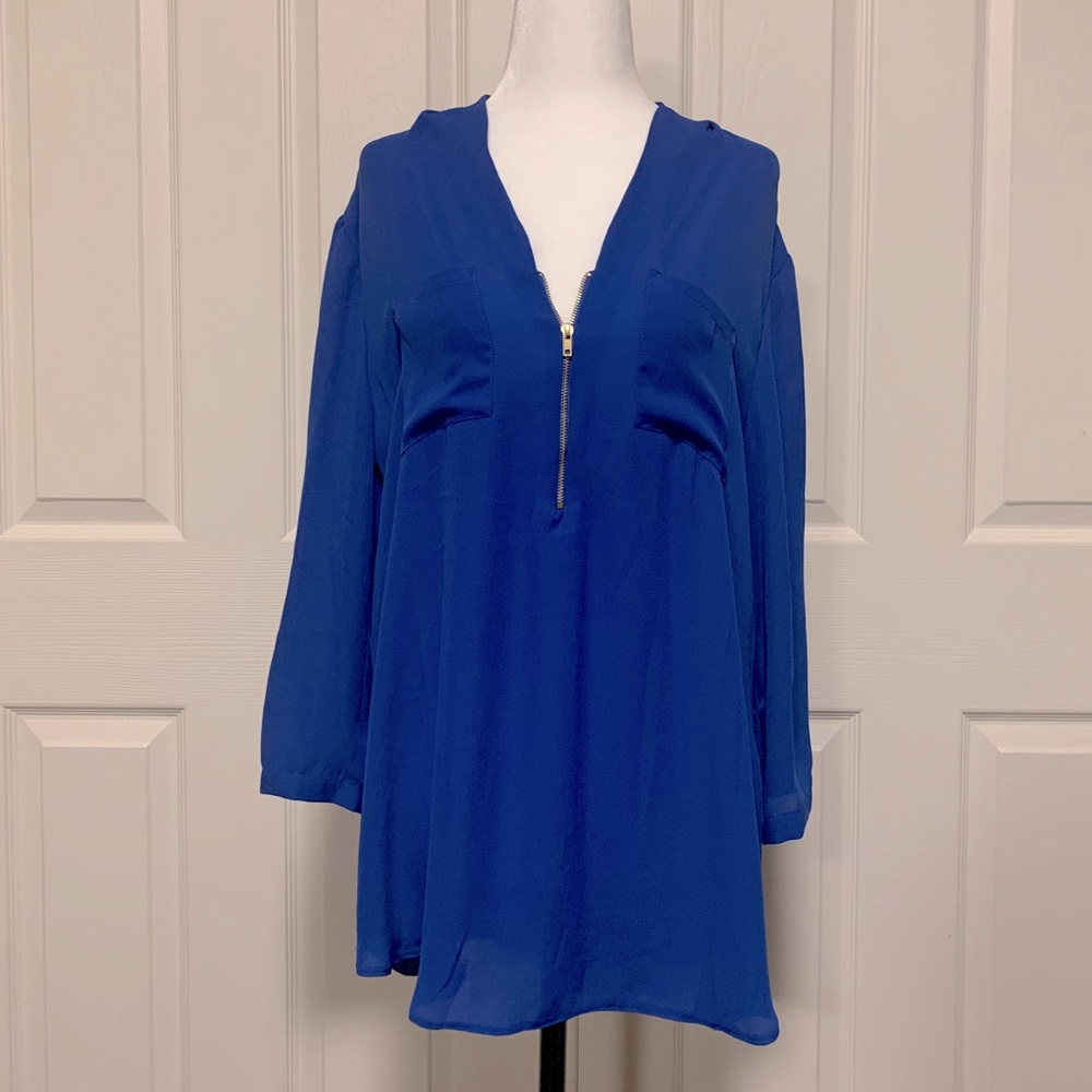 💥$11 -  Suzy Shier Blue Zip-Up Blouse - size large 👚